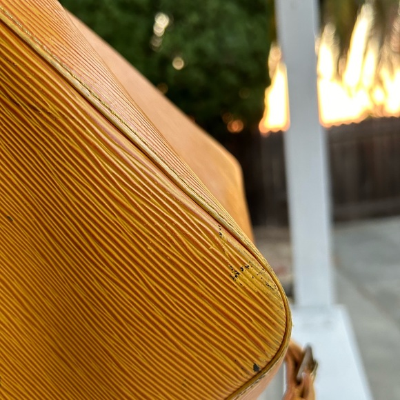 LV Louis Vuitton epi leather bundle! 🔥 - Picture 9 of 17